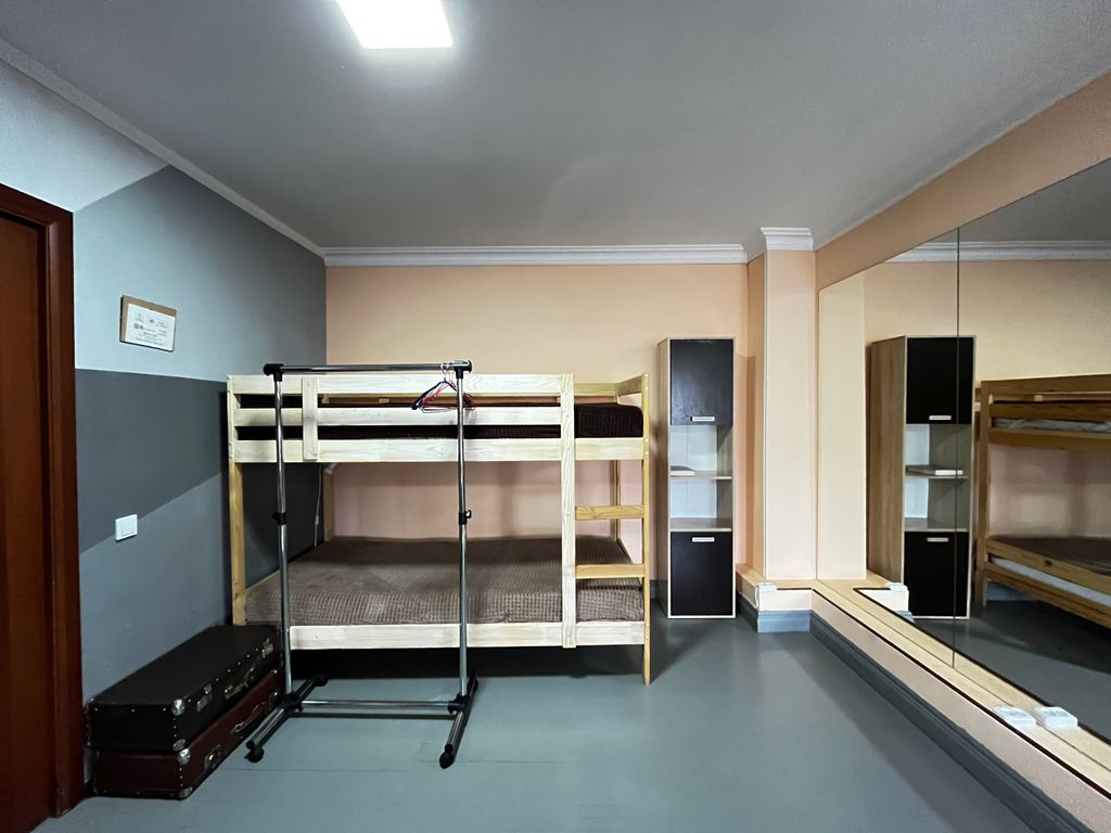 Art Hostel Vladikavkaz — Многоместный женский номер Кровать в женском 6-местном номере