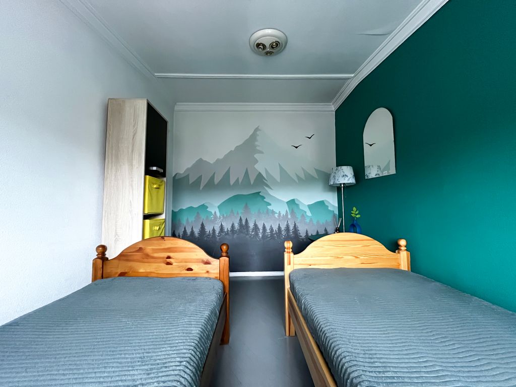 Art Hostel Vladikavkaz — Двухместный номер с 2 отдельными кроватями Двухместный номер с двумя односпальными кроватями