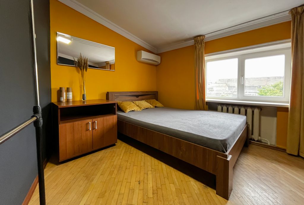 Art Hostel Vladikavkaz — Трёхместный номер Трёхместный номер (1 двуспальная + 1 односпальная кровать)