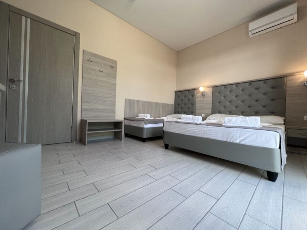 Moon — Трёхместный номер улучшенный 1 этаж