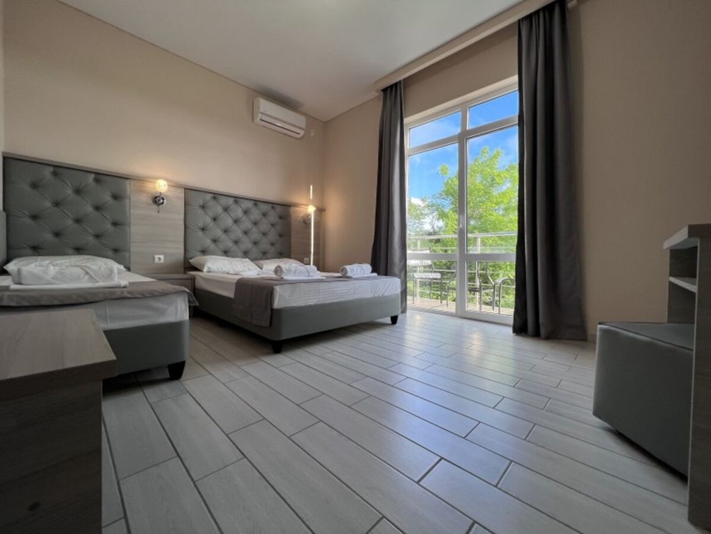 Moon — Трёхместный номер улучшенный 2-3 этаж