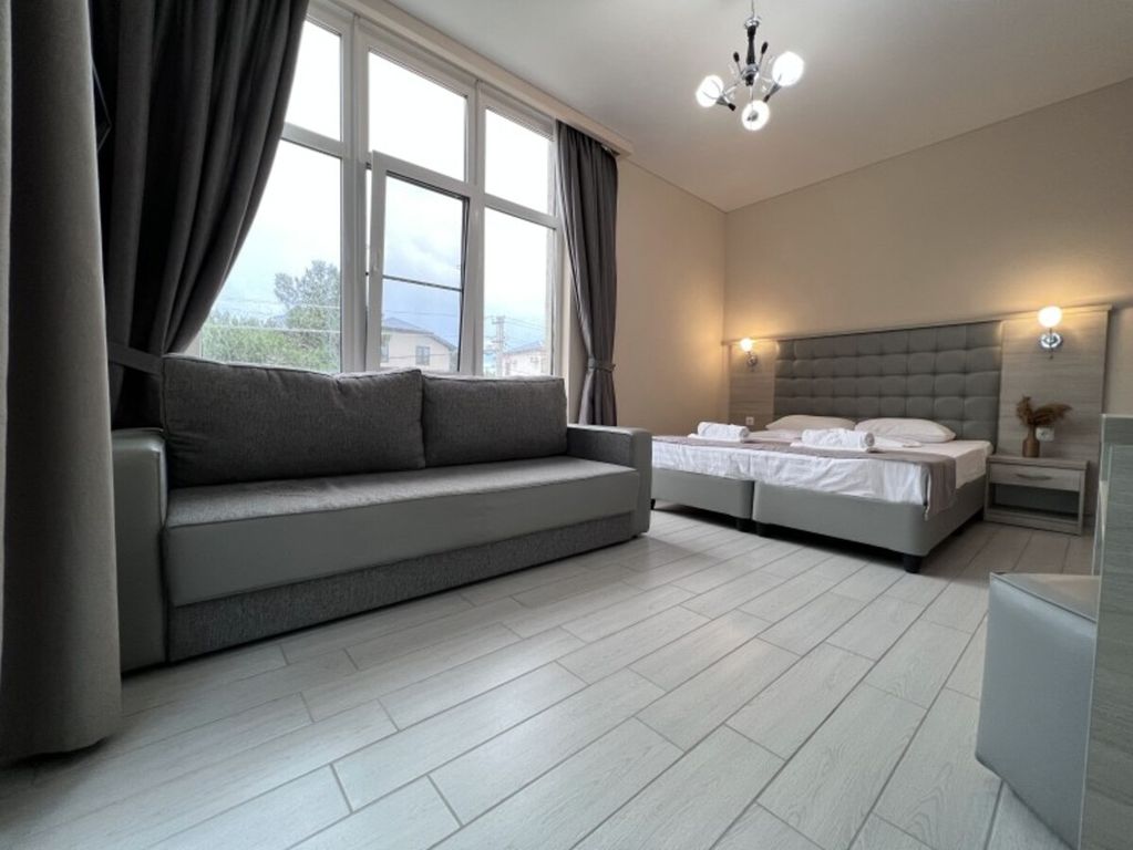 Moon — Четырёхместный номер luxe с балконом