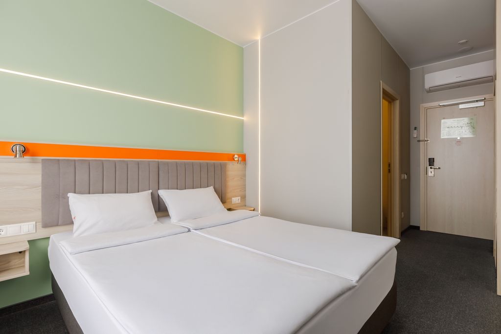 3А Смоленск М1 — Двухместный номер с 1 кроватью Стандарт с одной большой кроватью