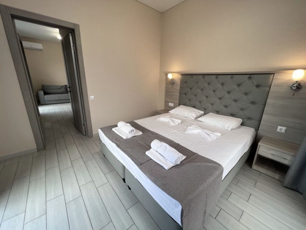 Moon — Четырёхместный номер двухкомнатный 2-3 этаж