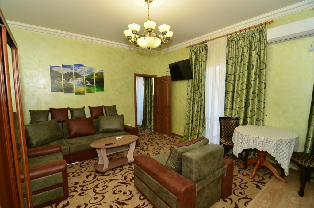 Жаклин — Четырёхместный номер Люкс двухкомнатный