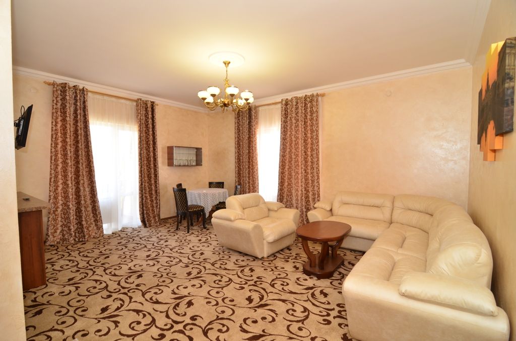 Жаклин — Четырёхместный номер Люкс с террасой