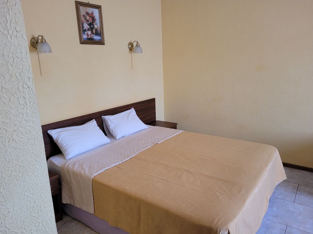 Аквамарин — Четырёхместный номер Евростандарт с мини-кухонным уголком