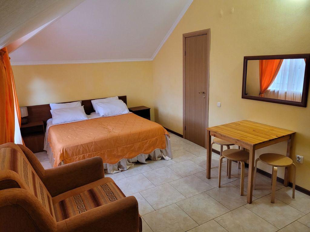 Аквамарин — Четырёхместный номер стандарт с мини-кухонным уголком