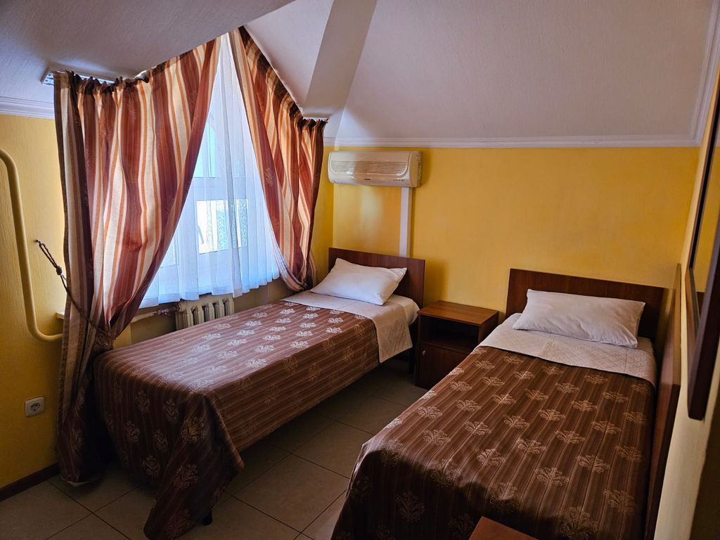 Аквамарин — Двухместный номер с 2 отдельными кроватями эконом