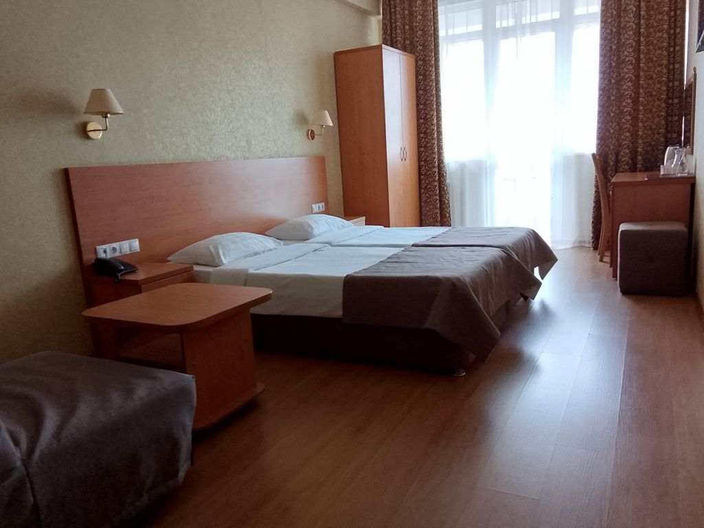 Либерти Флай — Двухместный номер с 2 отдельными кроватями  Комфорт с балконом и видом на город и горы