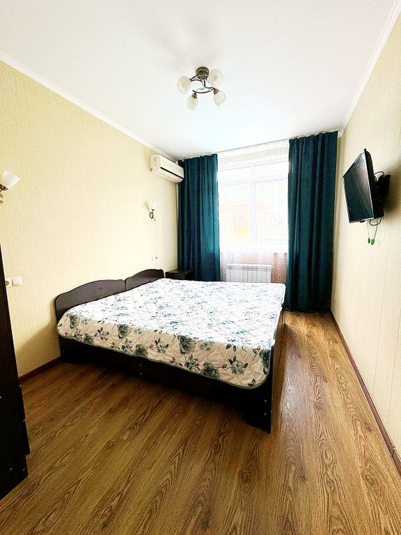 У Черноморья — Двухместный номер с 2 отдельными кроватями эконом с санузлом на 2 номера