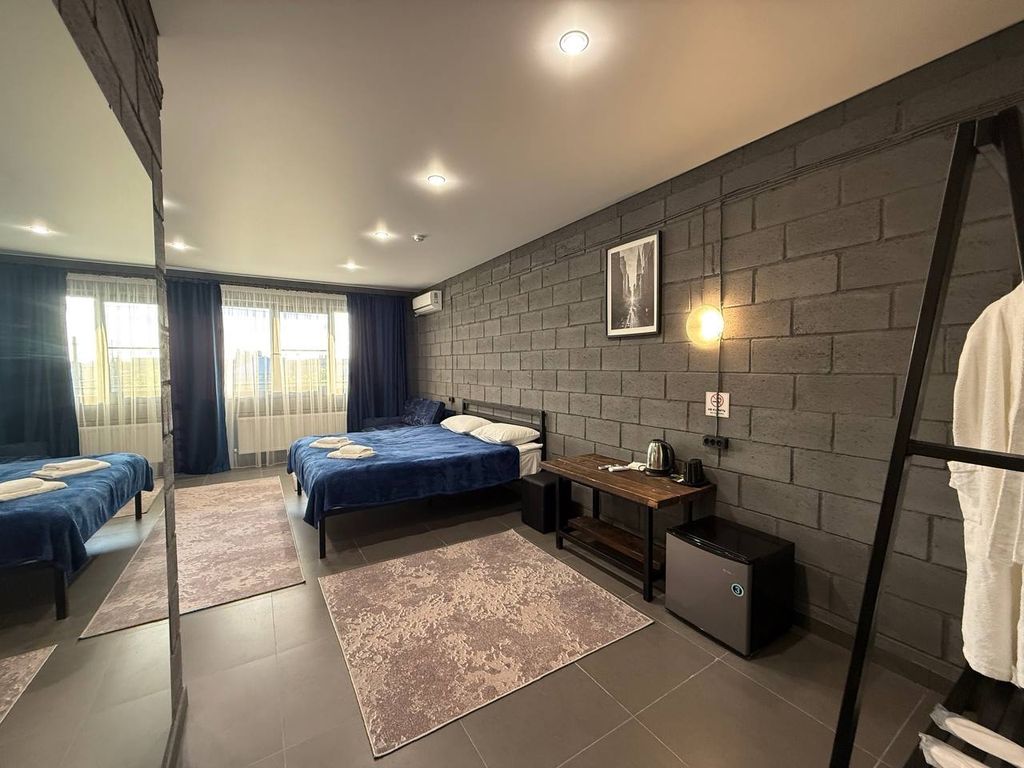 Hotel Loft — Трёхместный номер улучшенный с видом на горы