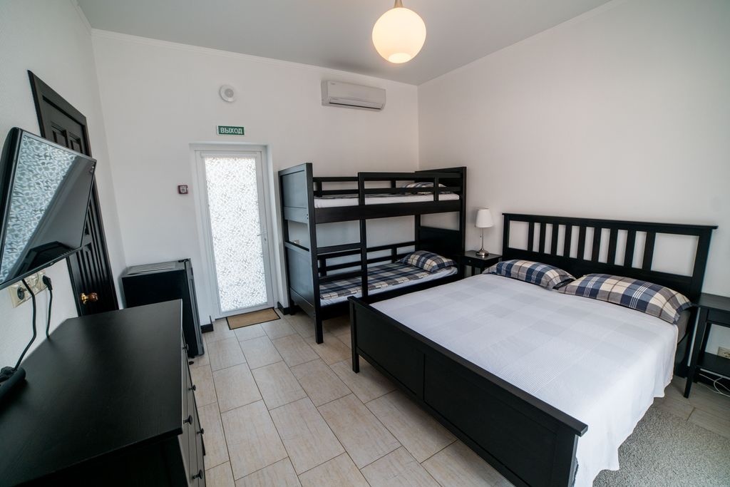 Азов-Инн — Четырёхместный номер 204