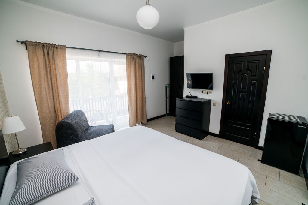 Азов-Инн — Трёхместный номер 205