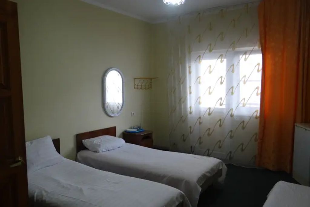 Эмилия — Трёхместный номер эконом