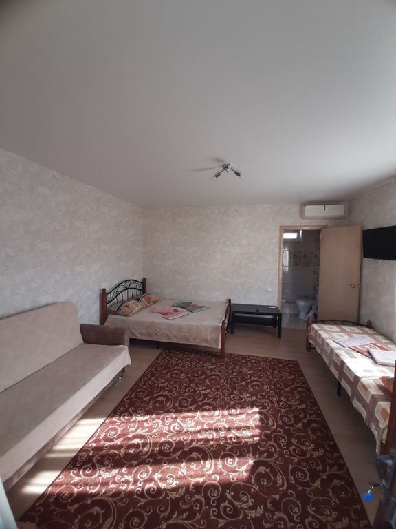 Надежда — Четырёхместный номер стандарт 2 этаж