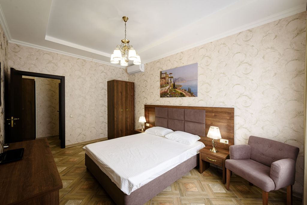 Винтаж — Четырёхместный номер Полулюкс Эстет с балконом видом на озеро и лес