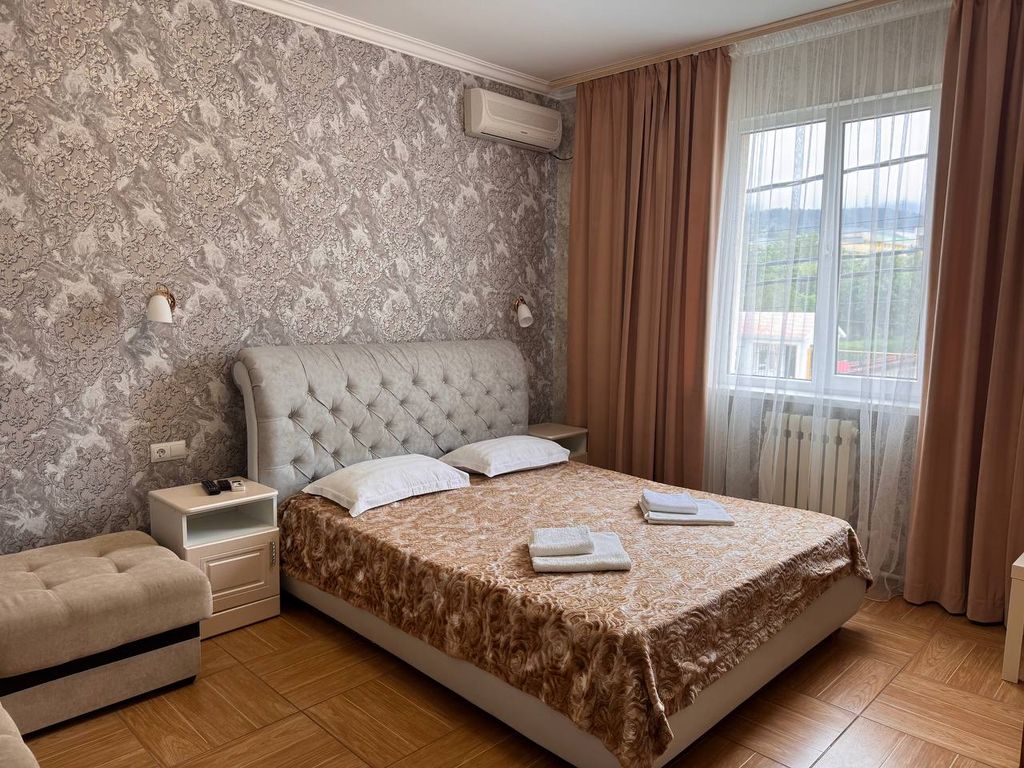 Астерия — Четырёхместный номер на 2 этаже с балконом