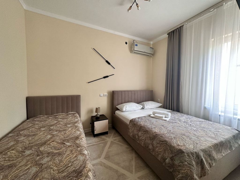 Мэли — Трёхместный номер улучшенный