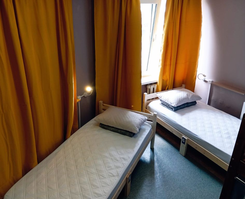 Британия — Многоместный мужской номер 6 местный общий номер (нижние места)