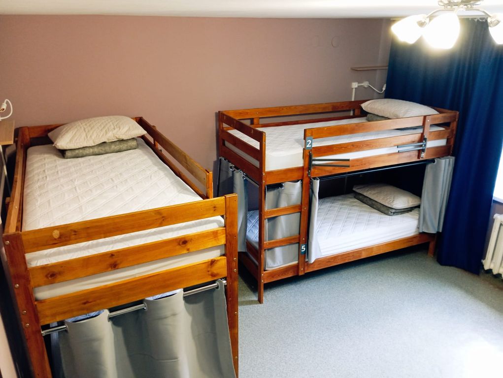 Британия — Многоместный мужской номер 6 местный общий номер (верхние места)