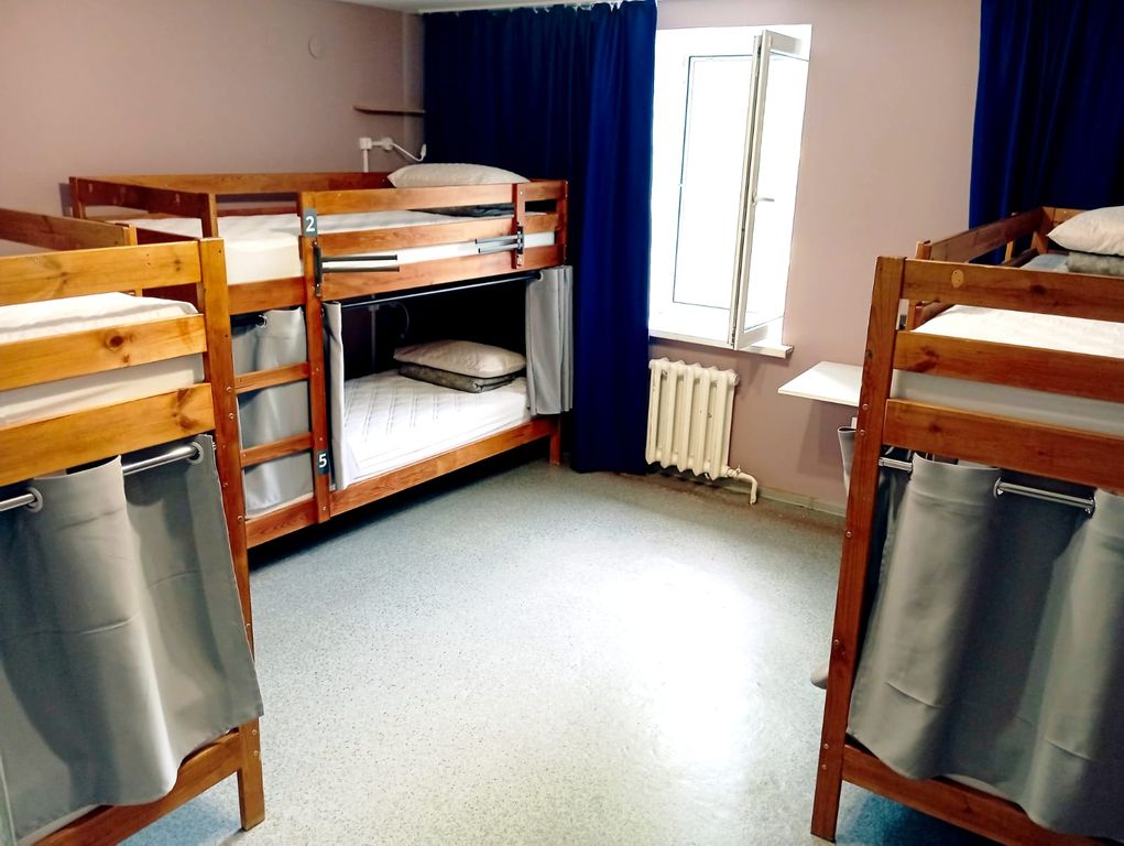 Британия — Многоместный мужской номер 6 местный общий номер (нижние места)