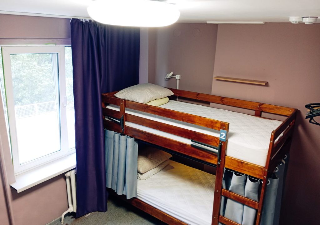 Британия — Многоместный смешанный номер 4 местный женский номер (верхние места)