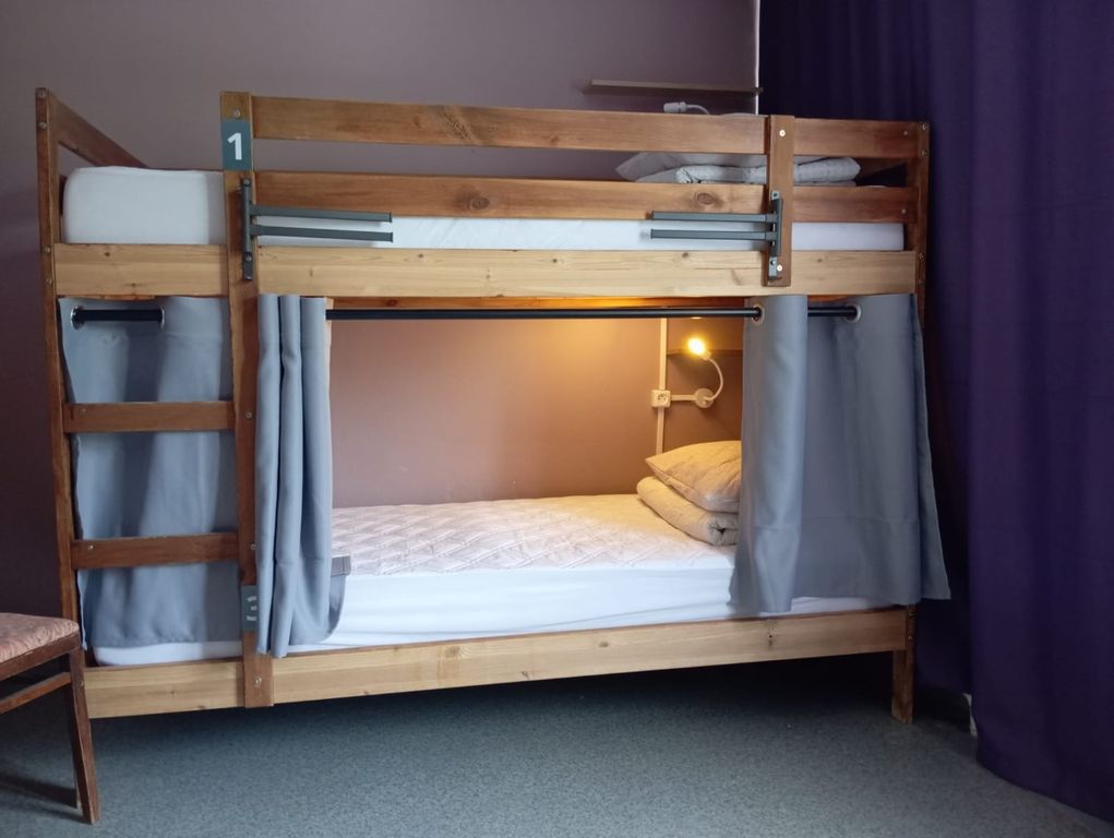 Британия — Многоместный смешанный номер 4 местный женский номер (нижние места)