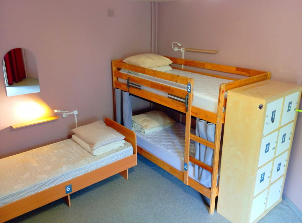 Британия — Многоместный смешанный номер 6 местный общий номер (верхние места )