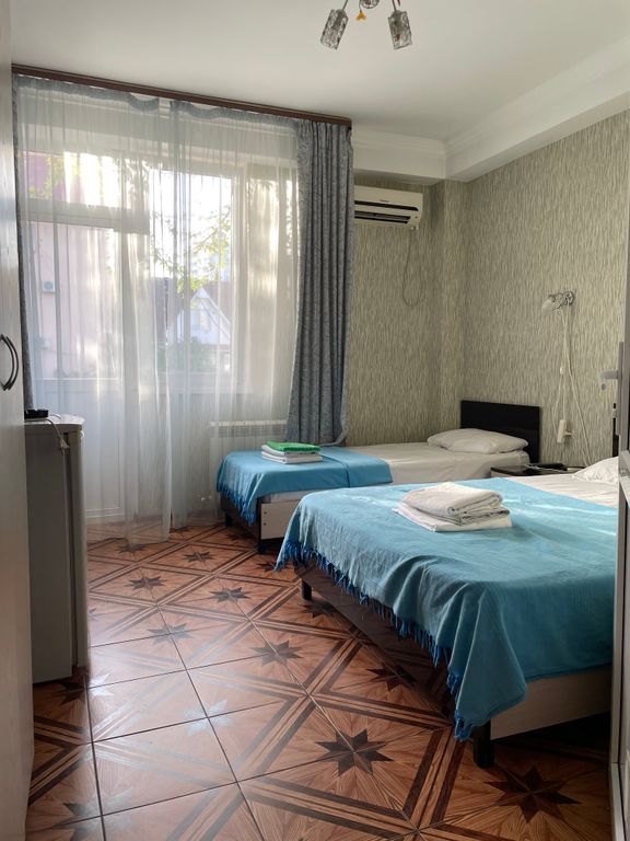 Ангелина — Трёхместный номер стандарт с видом на город