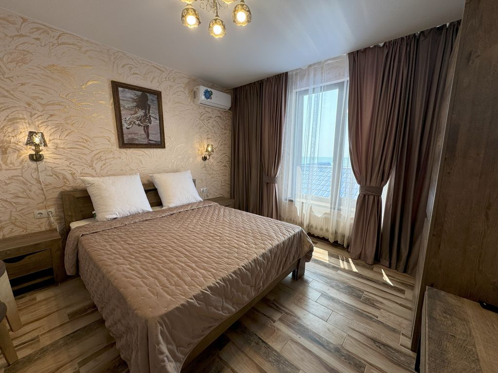 Bliss — Четырёхместный номер №14 улучшенный с видом на море