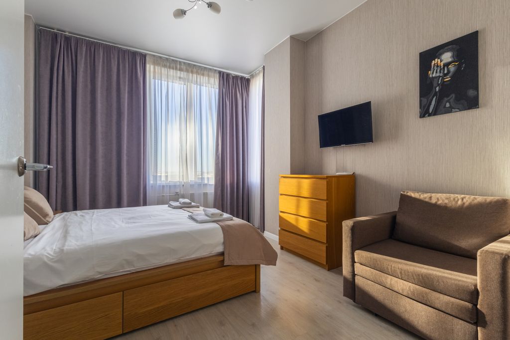 ЛунаПулково — Апартаменты пятиместный с лоджией, ванной комнатой и кухней