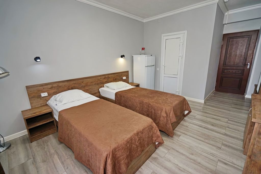 Туапсе — Двухместный номер с 2 отдельными кроватями  комфорт с удобствами