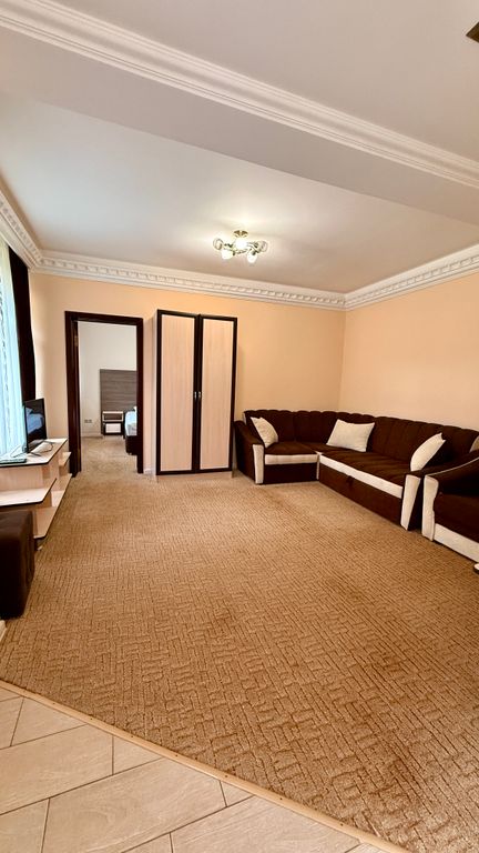 Версаль — Семейный номер двухкомнатный на 7-8 человек