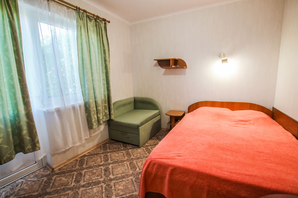 Прибрежный — Трёхместный номер стандарт