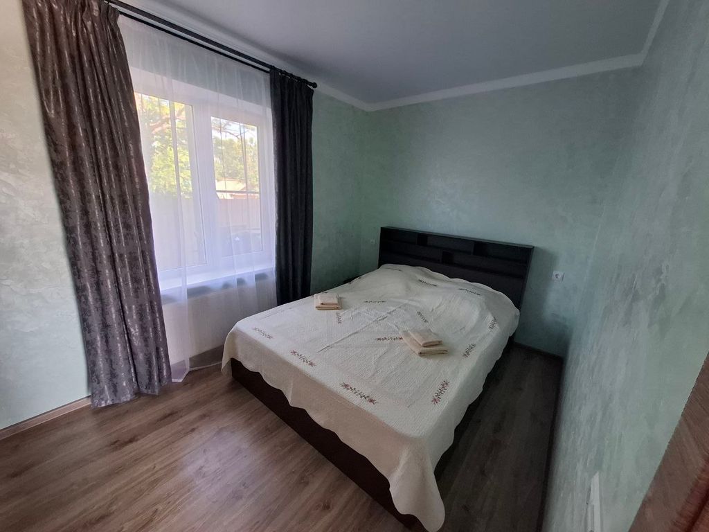 У Пруда — Апартаменты двухкомнатные с кухней и верандой