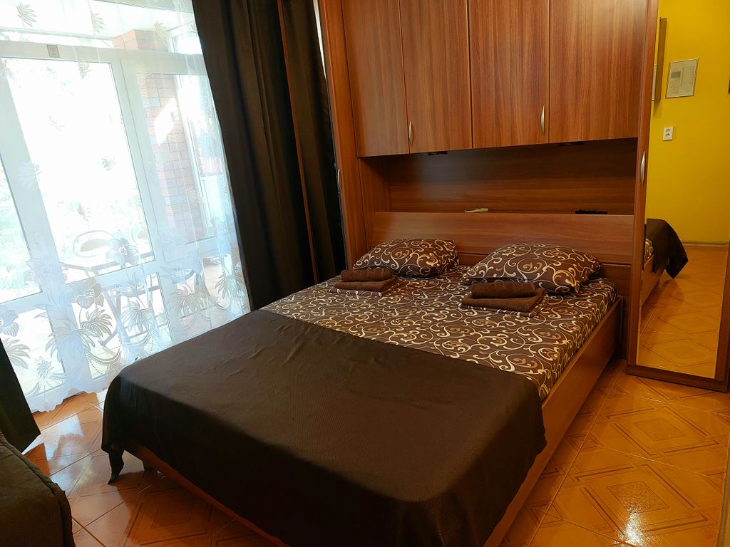 Отдых у Александра — Трёхместный номер полулюкс 2+1 с балконом небольшой