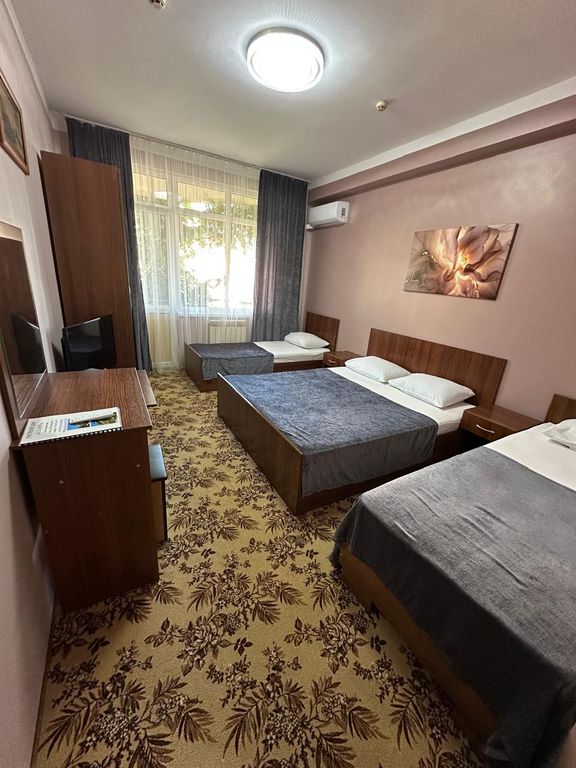 Альмира — Четырёхместный номер стандарт с видом на город