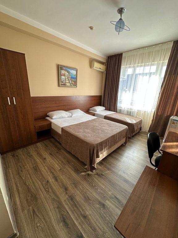 Альмира — Трёхместный номер стандарт с видом на горы