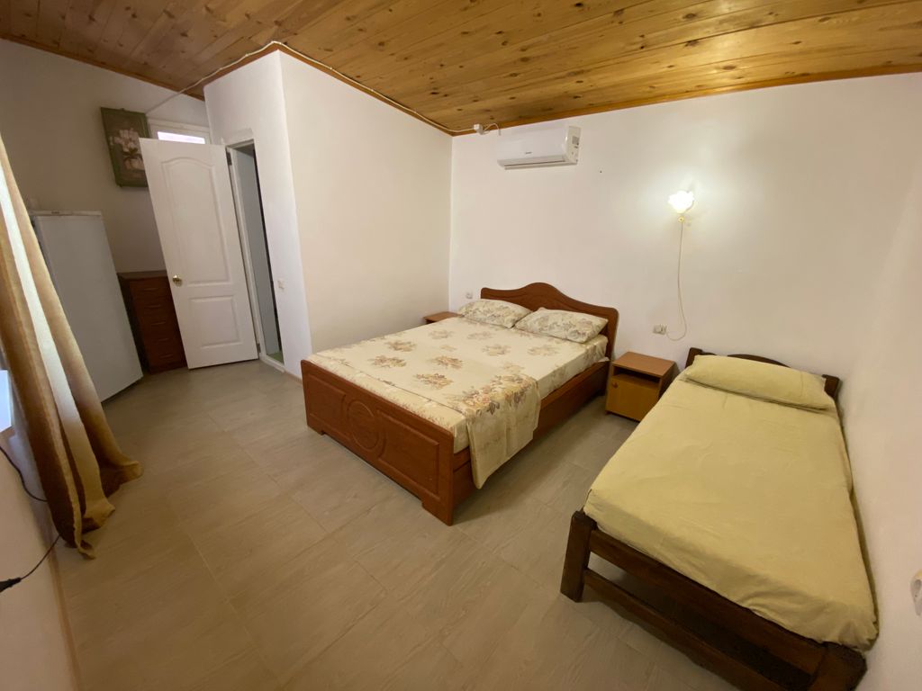 Прайд — Трёхместный номер № 2 с удобствами