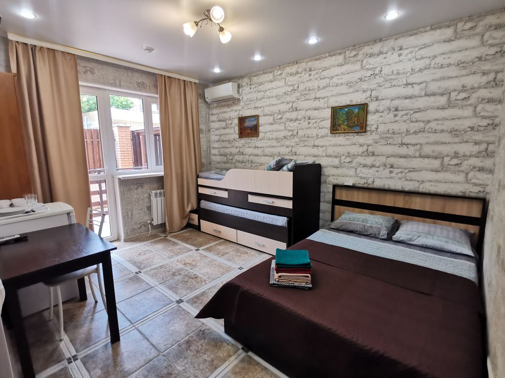 Авангард — Четырёхместный номер стандарт с балконом