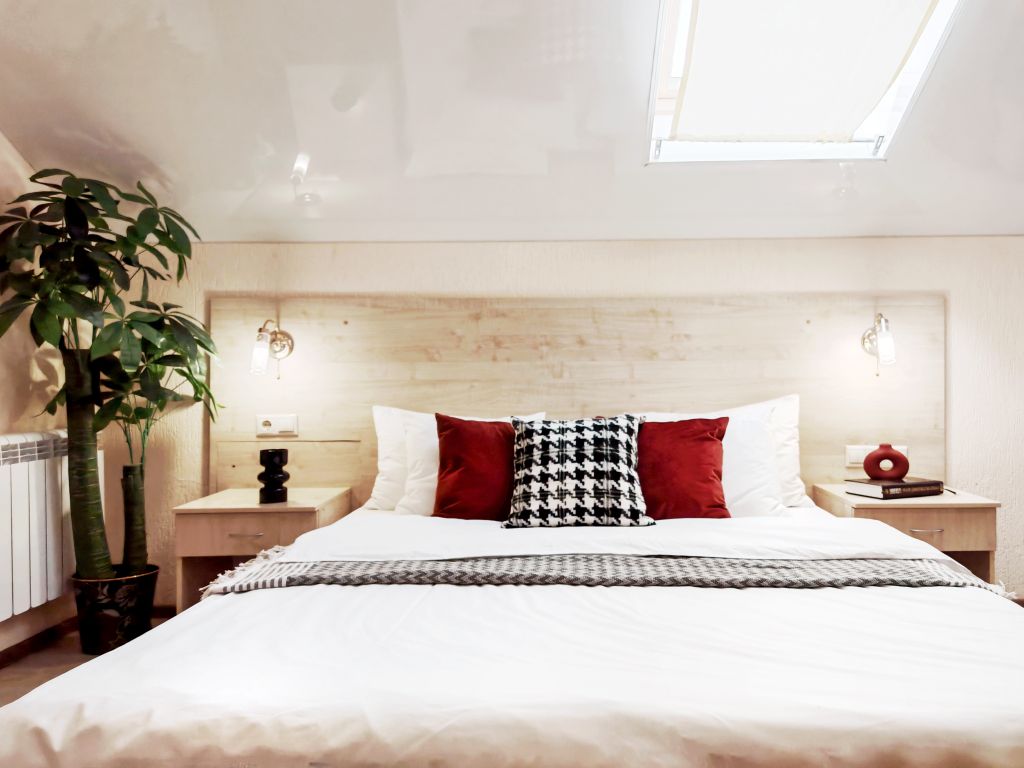 Шоколад — Семейный номер Удобный и светлый двухкомнатный номер на мансарде для большой компании.