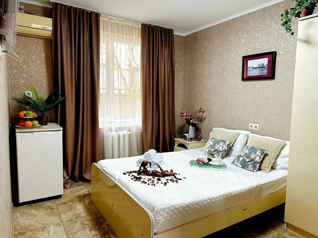 Арарат — Двухместный номер с 1 кроватью Стандартный без балкона на высоком первом этаже