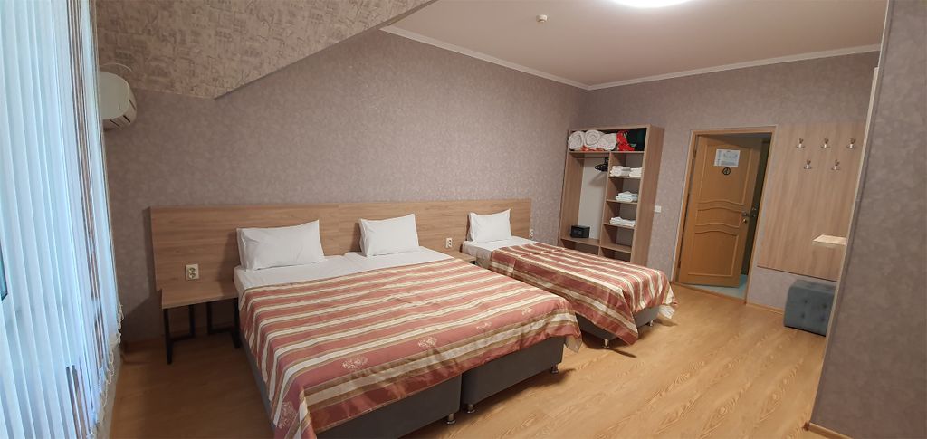 Алая Роза — Трёхместный номер стандарт