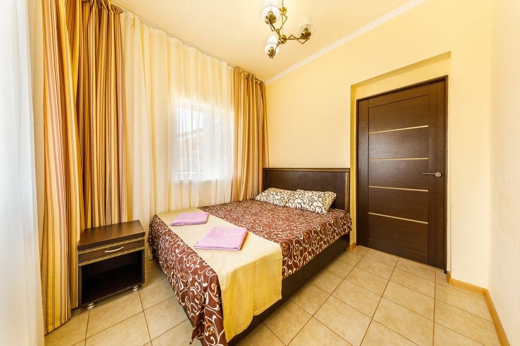 Тюльпан — Семейный номер трёхкомнатный с кухней и балконом